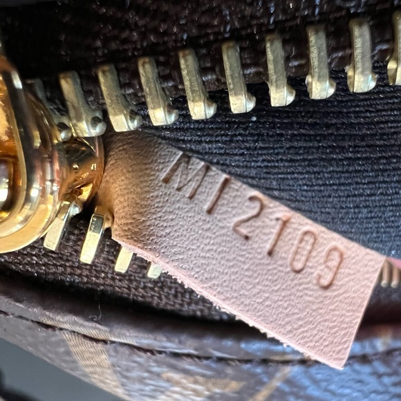 Louis Vuitton Monogram Bumbag - Picture 10 of 10